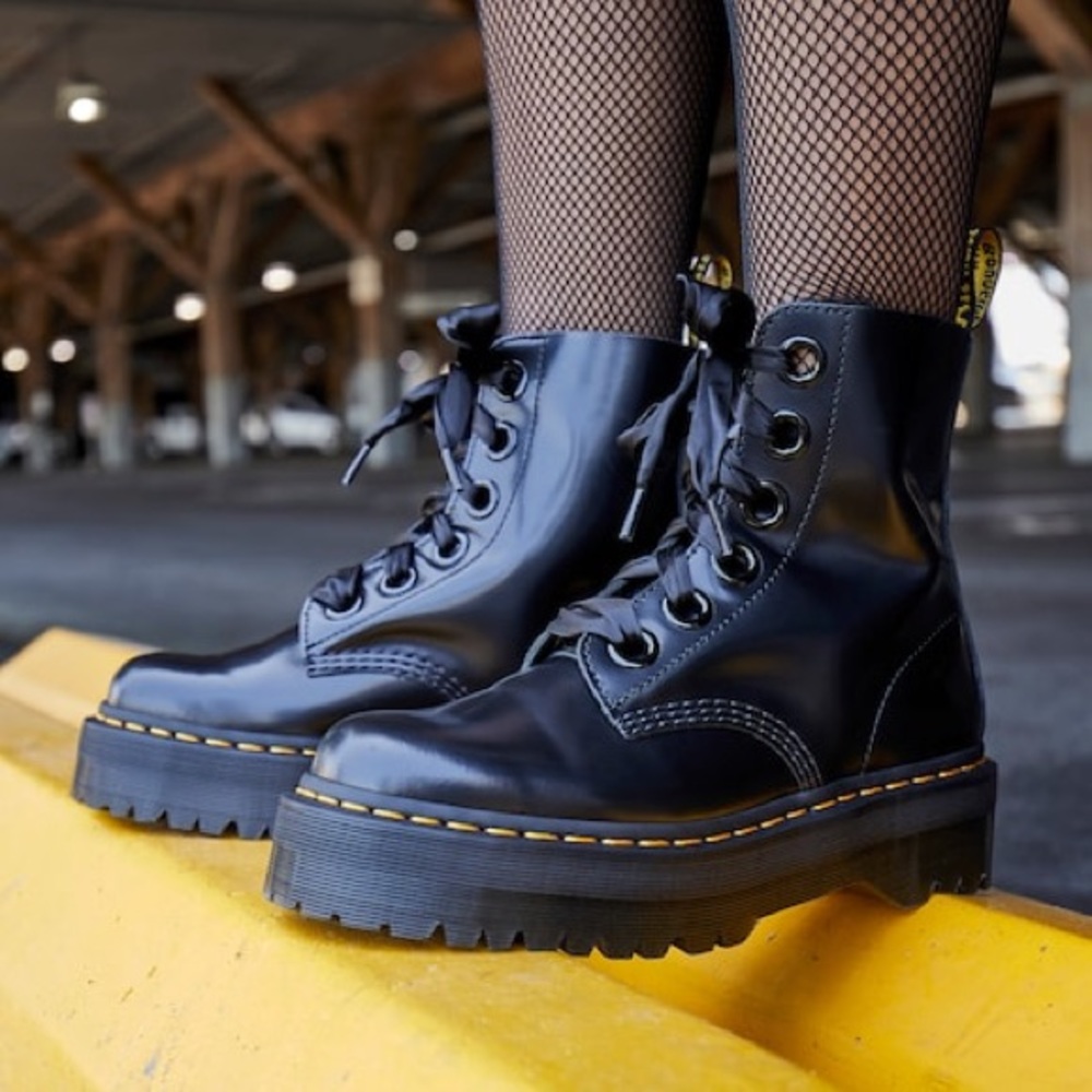 Dr. Martens Molly Platform Boots 🖤